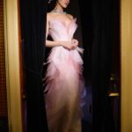 Eiza González Instagram – MET GALA 🌷 Thank you to the Institute, Anna and @voguemagazine
My Dream look takes life thanks to @cartier an @delcoreofficial
Inspired by the vanilla orquídea native from Mexico. Representing my heritage is crucial to me and this dress got built around this never used before piece from Cartier that emulates the base of a green field. Paintings from the renaissance where the beauty inspiration tied with the Venus in the shell. Major thank you to the entire group for people behind this look. To both houses Arnaud, Liana and everyone at @cartier thank you for having me 🌸
Daniel I absolute adore you thank for creating this dress @delcoreofficial and @elizabethsaltzman you’re an angel 🌷
