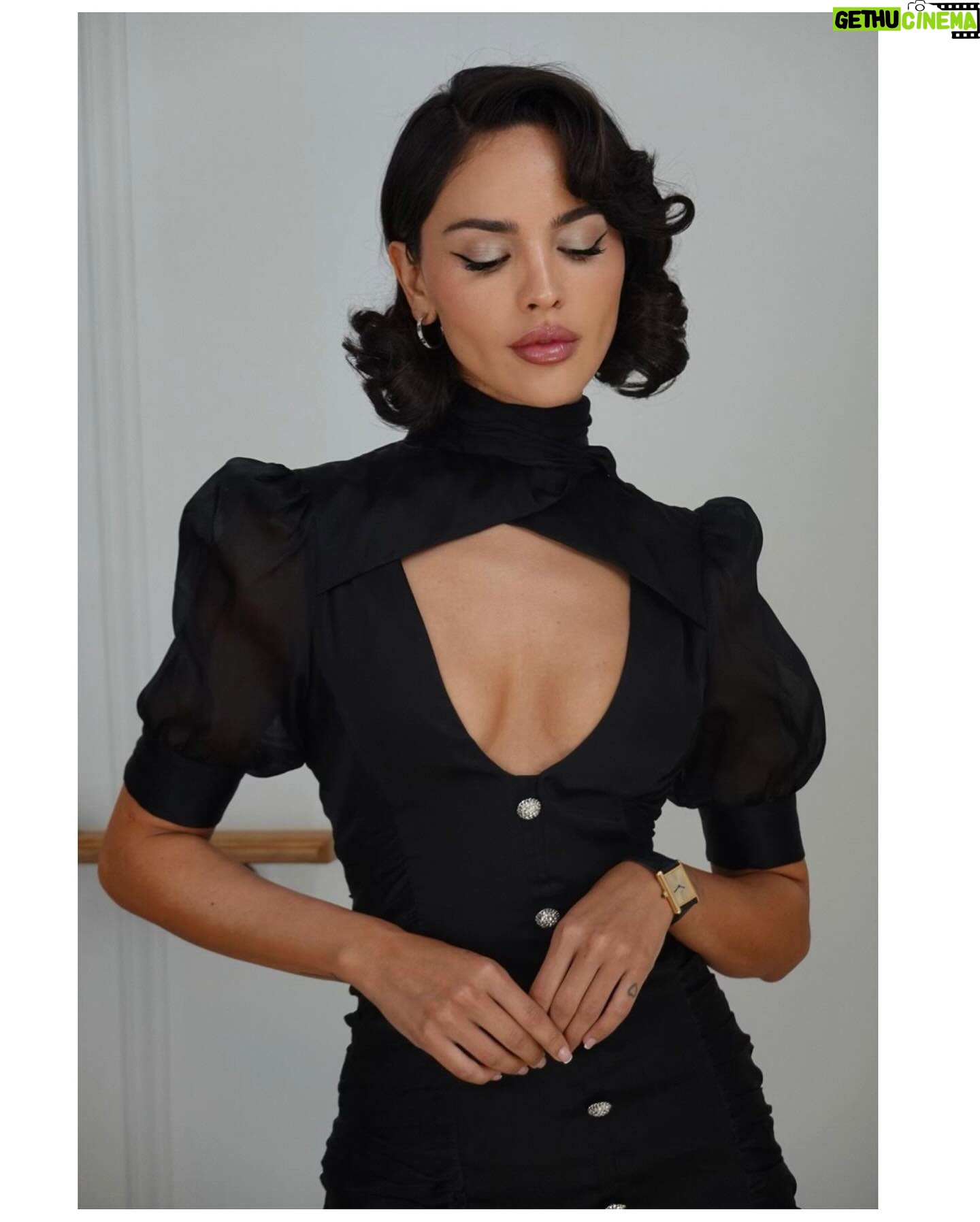 Eiza González Instagram - @ungentlemanlywarfare day! Who’s going tomorrow to watch advanced screenings!? Can’t wait to hear your thoughts!! love you 🖤