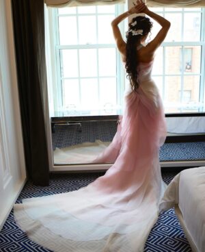 Eiza González Instagram - MET GALA 🌷 Thank you to the Institute, Anna and @voguemagazine 

My Dream look takes life thanks to @cartier an @delcoreofficial 
Inspired by the vanilla orquídea native from Mexico. Representing my heritage is crucial to me and this dress got built around this never used before piece from Cartier that emulates the base of a green field. Paintings from the renaissance where the beauty inspiration tied with the Venus in the shell. Major thank you to the entire group for people behind this look.  To both houses Arnaud, Liana and everyone at @cartier thank you for having me 🌸
Daniel I absolute adore you thank for creating this dress  @delcoreofficial  and @elizabethsaltzman you’re an angel 🌷