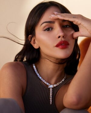 Eiza González Instagram - MET GALA 🌷 Thank you to the Institute, Anna and @voguemagazine 

My Dream look takes life thanks to @cartier an @delcoreofficial 
Inspired by the vanilla orquídea native from Mexico. Representing my heritage is crucial to me and this dress got built around this never used before piece from Cartier that emulates the base of a green field. Paintings from the renaissance where the beauty inspiration tied with the Venus in the shell. Major thank you to the entire group for people behind this look.  To both houses Arnaud, Liana and everyone at @cartier thank you for having me 🌸
Daniel I absolute adore you thank for creating this dress  @delcoreofficial  and @elizabethsaltzman you’re an angel 🌷