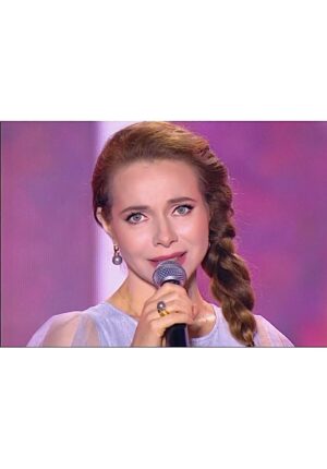 Ekaterina Guseva Instagram - Песню «Маленький принц» на стихи Николая Николаевича Добронравова исполнила в концерте на Красной площади  с  выдающимися, талантливыми музыкантами. Саксофон- Вероника Кожухарова @veronikakozhukharova  и победительницей юношеского конкурса П.И.Чайковского Мария Андреева-скрипка @mariapianoviolin  #ЕкатеринаГусева