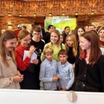 Ekaterina Guseva Instagram - Сегодня впервые примерила на себя роль экскурсовода и представила Тверскую область на открытии международной выставки-форума РОССИЯ❗️Друзья, бегом на ВДНХ❗️ Все 89 регионов нашей необъятной Родины представлены❗️ Восторг❗️#ЕкатеринаГусева