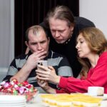 Ekaterina Guseva Instagram - Встречи артистов спектаклей Театра Моссовета с участниками СВО уже стали традицией. На этот раз воины были приглашены на легендарную рок-оперу «Иисус Христос - суперзвезда», а после спектакля мы душевно, тепло пообщались. Спасибо Театру за эти важные встречи! Фото Е. Лапиной