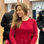 Ekaterina Guseva Instagram - Никогда не забуду этот день! Трудный. Счастливый! Днём «Граф Орлов» в театре Оперетты, вечером «Идиот» в театре Моссовета . Ко мне в театр пришли с Новогодними поздравлениями люди в чёрном, 15 офицеров подводников 31 Краснознамённой ордена Нахимова дивизии подводных лодок Северного флота России во главе с капитаном! Экипаж атомного ракетного подводного крейсера «Брянск». Были в Москве на учениях. Мы сделали общее памятное фото, так тепло пообщались! Защитники уже приезжали ко мне несколько лет назад на спектакль «Царство отца и сына», и вот снова осчастливили меня своим визитом! Спасибо, ребята! Лёгкой вам службы в наше нелёгкое время! С наступающим Новым годом! Пусть будет счастливым!!! Ваша #ЕкатеринаГусева