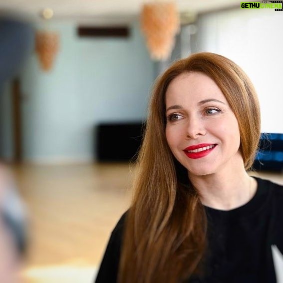 Ekaterina Guseva Instagram - Гастроли❗️ 22 и 23 апреля в Хабаровском музыкальном театре мы сыграли спектакль «8 любящих женщин» режиссёра Евгения Марчелли. Завтра летим во Владивосток❗️ 25 и 26 апреля выступим на сцене Концертного зала FESCO-HALL. Программа «Большие гастроли» реализуется ФГБУК РОСКОНЦЕРТ, согласно Всероссийскому гастрольно-концертному плану Минкультуры России. Спасибо за возможность побывать в отдалённых уголках нашей необъятной Родины! #ЕкатеринаГусева
