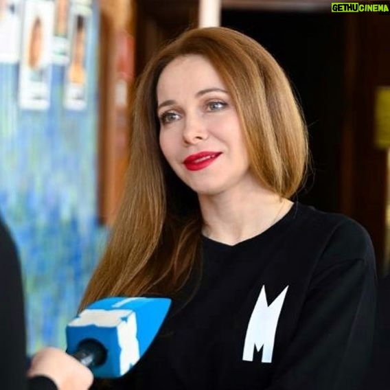 Ekaterina Guseva Instagram - Гастроли❗️ 22 и 23 апреля в Хабаровском музыкальном театре мы сыграли спектакль «8 любящих женщин» режиссёра Евгения Марчелли. Завтра летим во Владивосток❗️ 25 и 26 апреля выступим на сцене Концертного зала FESCO-HALL. Программа «Большие гастроли» реализуется ФГБУК РОСКОНЦЕРТ, согласно Всероссийскому гастрольно-концертному плану Минкультуры России. Спасибо за возможность побывать в отдалённых уголках нашей необъятной Родины! #ЕкатеринаГусева
