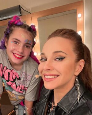 Ekaterina Guseva Instagram - И мой сурок со мною ☺️ Благотворительный спектакль «Поколение Маугли». Билетов нет❗️Полный аншлаг❗️Не устаём благодарить зрителей❗️ Все билеты на два спектакля были проданы за две недели до  показа. Спасибо за  помощь детям❗️@khabensky_fund  #АннаГусева #ЕкатеринаГусева
