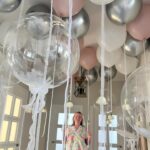 Ekaterina Skulkina Instagram - Есть взрослые, которые обожают воздушные шарики, словно дети! Для Насти @nastya_marzipan они стали ещё и работой, которая приносит радость и праздничное настроение людям!✨✨✨ В очередной раз поблагодарю эту волшебницу @nastya_marzipan за нежное украшение дома для моей драгоценной именинницы😘