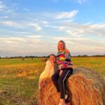 Ekaterina Skulkina Instagram - Если вдруг все ваши познания о Рязани ограничиваются тем, что это родина Есенина и там грибы/пироги с глазами, то чуть-чуть расширю вам горизонт☺️ Это город с богатой историей, чудесными людьми, красивыми достопримечательностями и лесами-полями. В одно из чудесных местечек под Рязанью мы отправились провожать лето. ☺️ Сказать, что мы были очарованы, это ничего не сказать! Как тут всё продумано и придумано, с теплом и любовью, качественно и со вкусом. Да, что я говорю! Просто посмотрите фотографии ❤️‍🔥❤️‍🔥❤️‍🔥 P.S.: никакая не реклама! Мы просто искали МАЯК✨
