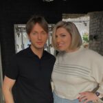 Ekaterina Skulkina Instagram - «Бог – джентльмен. Он благосклонен к блондинкам.» Джо Ортон Чуть-чуть дополню Джо☺️ Определённо, Создатель доверил часть своих полномочий по превращению обычных женщин в блондинок младшему научному сотруднику @alexkontier ❤️‍🔥😘😘😘