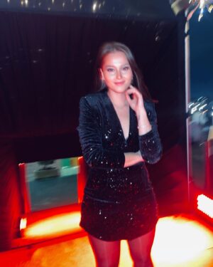 Elçin Afacan Instagram - Red & Black•❤️‍🔥
#InStyle200
@instyleturkiye 
Styling : @iskitogluferda sana kocaman bir kalp be kadın❤️‍🔥