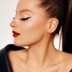 Elçin Afacan Instagram – Seçemeyince🫠
 Makeup artist: @deniz.beyazgul1
💋❤️‍🔥