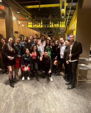 Elçin Afacan Instagram - Eveeeet ben yeni yaşıma giriş yaptım. Bitti gitti. 💚 çok eğlendim hep güldüm. Umarım tüm sene boyunca yeni bir yaş alana kadar, gülmekten neşeden ve güzelden iyiden ayrılmam. Sağlıklı, başarılı, şükürler ile dolu bir yıl olsun benim için. Hep artsın azalmasın taşsın dökülmesin. 💚 hadi seneye görüşürüz 🥳 // 23’•

Hemmen teşşekkür kısmına geçiyorum. 
@esnafofficial  herşeyiyle mükemmel bir mekansınız. Gerçekten samimiyetle söylüyorum. Ben ve tüm misafirlerim hepimiz aynı şeyi düşünüyoruz. O kadarki tüm ekiple fotoğraf çektirmek çok istedim. Çünkü hiç birinizi unutmak istemiyorum. Çok güzel insanlar tanıdım. Yaşasın🥳 bizi bir araya getirdiğin için sana da ayrıca teşekkürler @sercanyasarr 💚

Beni bu geceye hazırlayan setten çıkıp kendi doğum günüme geç kalmamam için elinden geleni yapan makyajda @simge_mn  ve saçta @brkesp ‘a çok ama çok teşekkür ederim. Beni ne kadar mutlu ettiniz bilemezsiniz. 💚🥳
Veee o muhteşem neonlar😍 

Styling: @falpcant  sen bi tanesin 😍
Elbise: @declaara 
Kendimi çok güzel hissetmemi sağladığınız için çok teşekkürler. 💚💚💚 yeşilleriniz renkleriniz tarzınız kalp ben💚🥳🥳🥳 

Ve bu güzel fotoğraflar için tüm neşesiyle bizimle hem eğlenip hem şahane fotoğraflar çeken @palshkov ‘a candan bir teşekkür iletiyoruuuum💚🥳 

Thanks for everything Nik you are the one🤘🏻🤘🏻🤘🏻