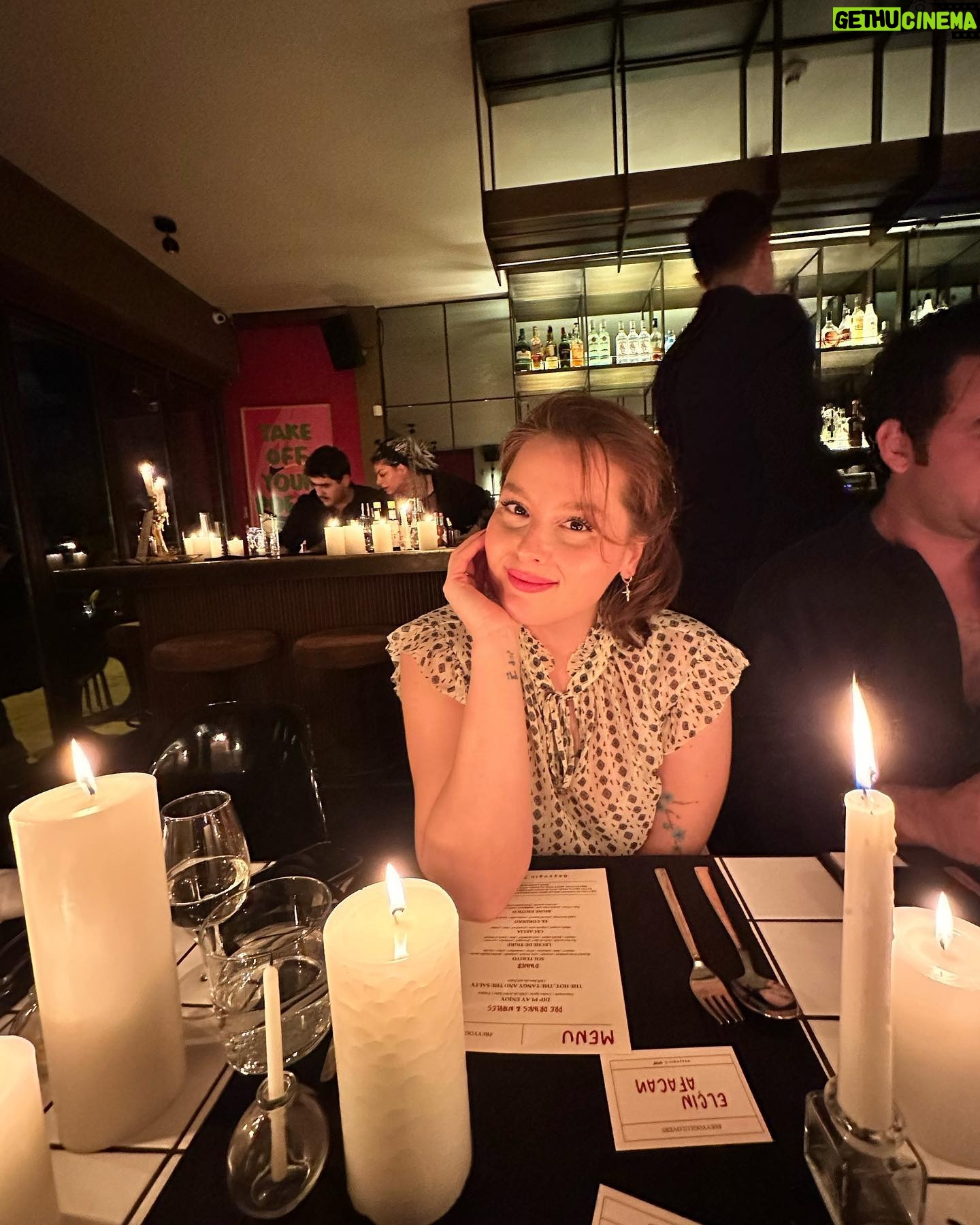 Elçin Afacan Instagram - Ben, keyfim ve serkan🥂• 🪽 @beyyoglu 🪽 @setupkabatas #reklam