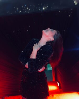 Elçin Afacan Instagram - Red & Black•❤️‍🔥
#InStyle200
@instyleturkiye 
Styling : @iskitogluferda sana kocaman bir kalp be kadın❤️‍🔥