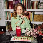 Ela Velden Instagram – Sigo sin creer lo hermosa que es esta portada, muchas gracias @cosmopolitanmx 

Directora editorial: @consalcocer 
Fotos: @dan_crosby2
Styling: @rodrigoaalcantara
Asistente de moda: @meleliass
Makeup: @arielpeimbert x @diorbeauty
Pelo: @ernestovargas_hair
Locación: @azia_mx @fiid_mx
Entrevista: @joalferez
Pr: @estachava