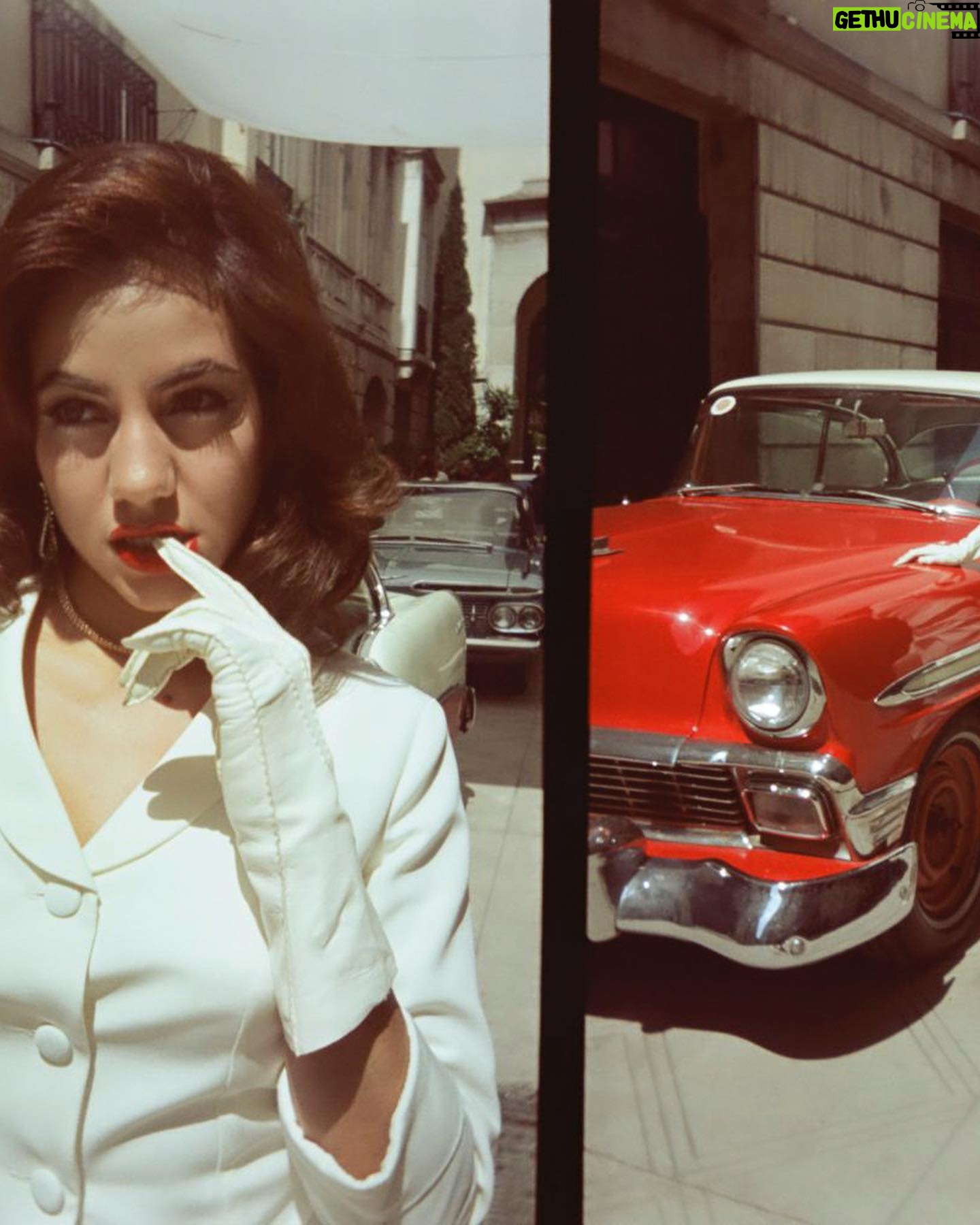 Ela Velden Instagram - Algunas fotos que tome de Senda Prohibida. #35mm 23 de Junio solo por @vixoriginals
