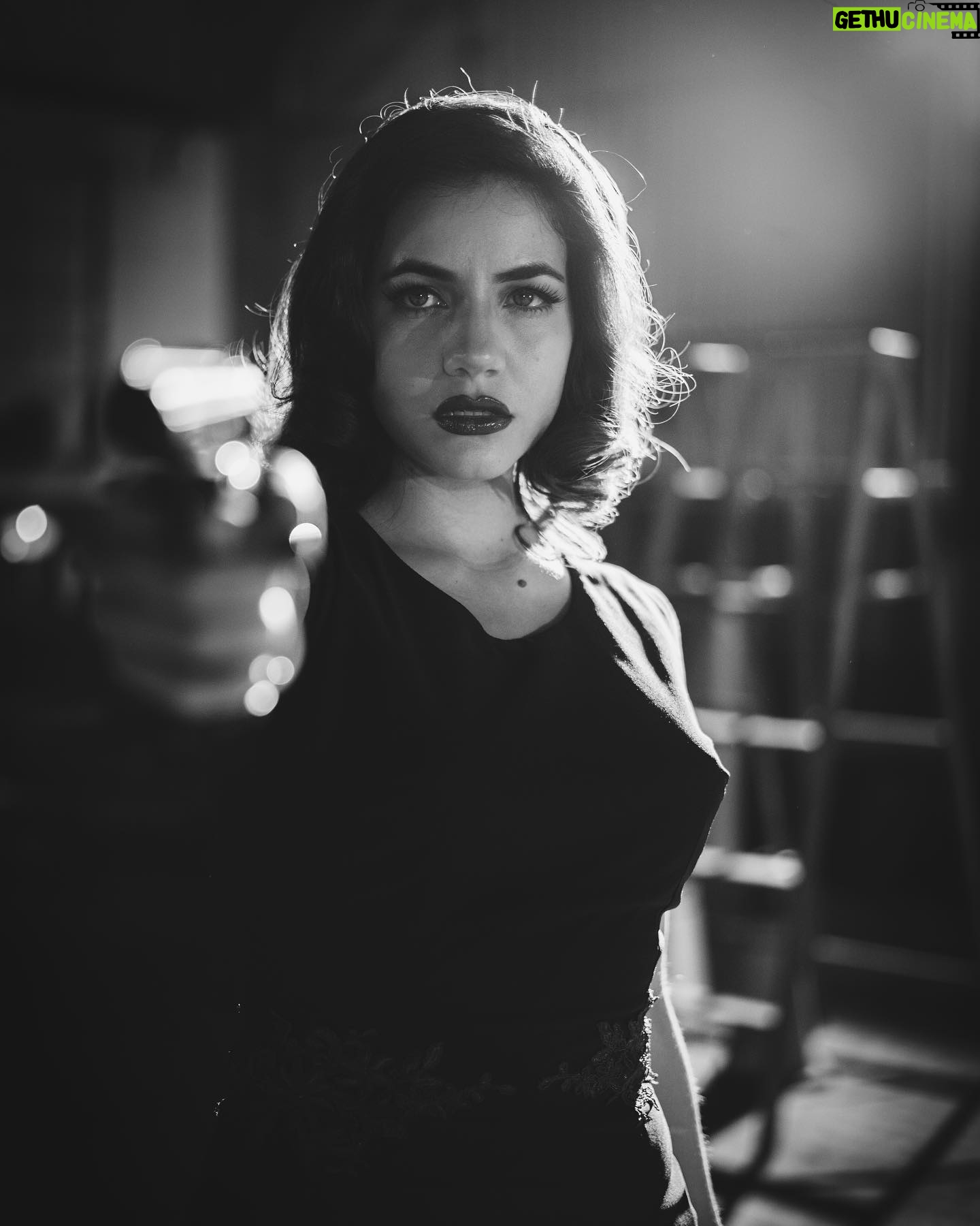 Ela Velden Instagram - Femme Fatale #Nora en Senda Prohibida solo por @vix