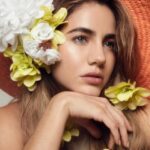 Ela Velden Instagram - Entre flores Foto @bryanfls Stylist @alo_murillo_ Makeup @gusbortolotti Hair @ernestovargas_hair Dirección @claudiavaldeza Equipo @aquilesrdp