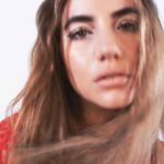 Ela Velden Instagram – Ela Velden se representa a sí misma por medio de las artes, una mujer que deja atrás cualquier estereotipo para expresarse en completa libertad tanto en su carrera como en su vida personal. De la mano de MAC Cosmetics la protagonista de Senda Prohibida nos cuenta en exclusiva el recorrido que ha tenido para encontrarse con su mejor versión. 
.
MAC Cosmetics X L’Beauté
.
Fotografía: @ferpineapple.jpg 
Realización y entrevista:  @begoarce 
Coordinación: @anasoberon
Estilismo: @andreamdz
Maquillaje: @karlyvega77 para MAC Cosmetics @maccosmetics_mex
Pelo: @ernestovargas_hair
Social Media: @_geminifairy
Pr: @aquilesrdp @getagencia
