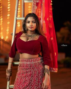 Elakkiya Instagram - #happynewyear Pc @photamora__pictures Jewals @chennai_jazz Location @cocoretreatfarm
