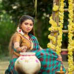 Elakkiya Instagram - அனைவருக்கும் இனிய மாட்டு பொங்கல் வாழ்த்துக்கள். Pc @photamora__pictures Mua&hair @chennai_makeover_usha_balaji #elakkiya#pongalcelebration