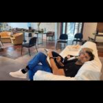 Elba Escobar Instagram - Los ensayos de “Las Aventuras de Juan Planchard” de nuestro pequeño gran genio @expressjj Jonathan Jakubowicz es un privilegio. Ayer estaba en personaje sentada frente a la mesa donde el gran Moises Kaufman , quien escribe y dirige para fascinarnos con su talento, dulzura y cuidados , y asombrarnos con su maravillosa única propuesta que disfrutamos y sufrimos con gusto , como se sufre y se disfruta y buen libro, y en una especie de Epifanía me dije ; debo haberlo soñado cuando niña, y aun así es mejor que cualquier cosa que yo haya podido soñar. @orlandourdanetaofficial @patrickball_ @cmcgaffney @elrobertotv @c____fabian @eeeelysia @vicentepena1 @mariacasemprun @miaminewdrama @MorganSophiaPhotography Gracias @mihausmann por invitarme una vez mas a tu casa y familia teatral , siempre me siento honrada de crear con ustedes. Próximo estreno “Las Aventuras de Juan Planchard”