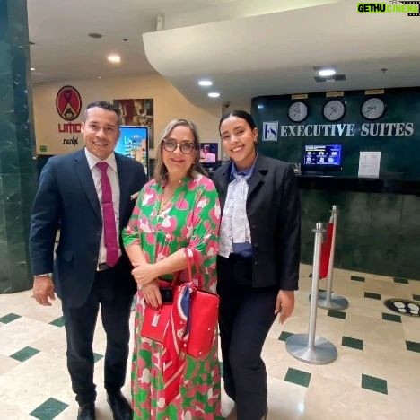 Elba Escobar Instagram - Que buena noche, la de anoche, que placer poder hacer lo que nos apasiona y poder hacerlo con personas, profesionales, apasionadas en lo que hacen, respetuosas, consideradas, personas con un talento y con una humildad, con las que uno siente que todo fluye, a pesar de los detalles que se puedan presentar en una producción y es por eso que hoy damos las gracias, por la noche de anoche! Especialmente a nuestra siempre querida, talentosa, profesional, considerada y siempre bella @elbaescobar gracias por regalarnos un poquito de tu gran talento, no solo como actriz, no solo como cantante, sino también como ser humano, que excelente interpretación en #yosisoyarrecha, un texto tan real, el cual toca la fibra de tantos y con tan excelente mensaje, gracias @salas_enrique por plasmar parte de tu creatividad en esta historia. Que lujo poder disfrutar de las maravillosas instalaciones del @executivesuitesval, de su espectacular servicio y de ese desayuno 😋 gracias por ser nuestro apoyo en la producción. A nuestros talentos locales invitados, @jorgexmiranda Y @mariantomarco por su maravillosa participación, tienen mucho talento muchachos y lo saben y por supuesto, gracias por todo el apoyo brindado. A Eduardo Muria de @muria.comunicaciones y @alexalarconstudio, por ser siempre nuestros aliados en cada producción realizada en Valencia. Queremos agradecer muy especialmente a @taigagastrobar por su excelente disposición, trato, deliciosos platos y lo más importante la sencillez de su personal y sus dueños. Mil gracias. Y por supuesto al público de Valencia, un público maravilloso y de muy buen gusto. Gracias Totales. Sencillamente gracias a todos los que lo hicieron posible. #yosisoyarrecha #elbaescobar #enriquesalas #executivesuitesvalencia #eventosenvalenciavenezuela #actricesvenezolanas #talentovenezolanodecalidad #teatrovenezolano #arteneorlando #arteneovenezuela #arteneo