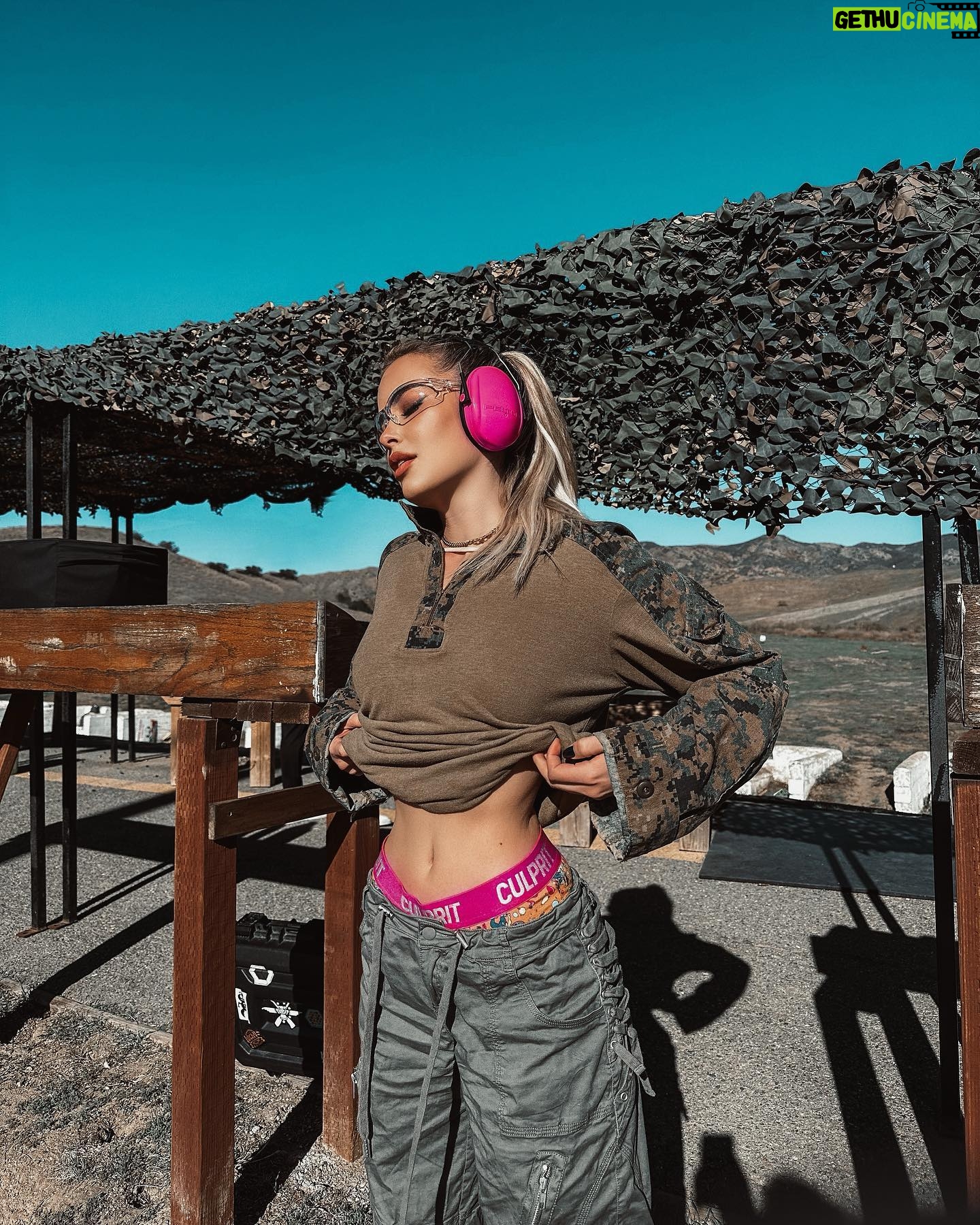Elena Kamperi - 63.7K Likes - Sir, yes, sir.