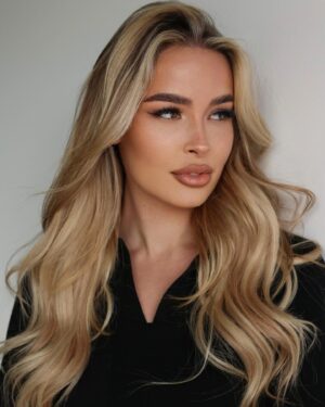 Elena Kamperi Instagram - New headshots🖤