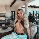 Elena Kamperi Instagram - serving views🧡