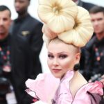 Elena Lenina Instagram - Голосуем: какой из четырех образов Каннского фестиваля 2024 лучше? И сейчас самое время вам меня похвалить: авторитетные западные сми признали, что девушка из России победила в этой гламурной олимпиаде))) #леналенина #каннскийфестиваль #прически #elenalenina #couffure #festivaldecannes
