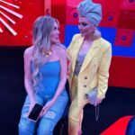 Elena Lenina Instagram - Не скажу, что мы сегодня делали, с кем и для какого-канала) По договору не положено))