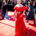 Elena Lenina Instagram - Голосуем: какой из четырех образов Каннского фестиваля 2024 лучше? И сейчас самое время вам меня похвалить: авторитетные западные сми признали, что девушка из России победила в этой гламурной олимпиаде))) #леналенина #каннскийфестиваль #прически #elenalenina #couffure #festivaldecannes