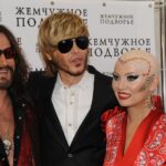 Elena Lenina Instagram - Вспоминаю, как было весело, когда вечеринки были нормой жизни)) Сережа их часто собой украшал)) А ведь ни разу в жизни не делал мне прически)) Видимо, родилась поздно, застала его уже в новом статусе)) #леналенина #сергейзверев @zverevsuperstar