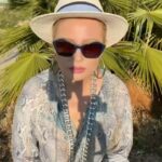 Elena Lenina Instagram - Не путать туризм с эмиграцией) Листай карусель из 10 видео с советами! Остальное - в эфрчике номер 11 на youtube-канале «Лена Ленина»! Подпишитесь там! На кофеек зову только подписчиков моего ютюб-канала и Телеграм-канала (ссылка на него в шапке профиля👆) #леналенина #прямойэфир #эфирчик #ютюбканал #советы