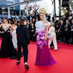 Elena Lenina Instagram - Прикольная реакция персонала Дворца фестивалей, казалось бы, давно привыкшего к разным персонажам)))) #леналенина #каннскийфестиваль #прически #elenalenina #festivaldecannes #coiffure @nikashabashova_official @sedrak78
