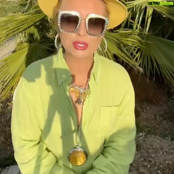 Elena Lenina Instagram - Немного о бизнесе)) Листайте галерею, там 10 видео)) Остальное смотрите на YouTube-канале «Лена Ленина»! Подпишитесь! #леналенина #секретыбизнеса #секретыуспеха