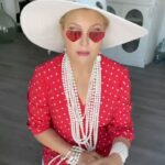 Elena Lenina Instagram - О женщинах в бизнесе листайте галерею отрывков видео здесь, но подробно весь эфирчик номер 15 смотрите на youtube-канале «Лена Ленина»! Подпишитесь на него и нажмите там на колокольчик, чтобы не пропускать новинки! #леналенина #предпринимательница #эфирчик #психология #советыпобизнесу #страшныеистории