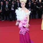 Elena Lenina Instagram - Когда мозг офигел и вылез))) @festivaldecannes @lenaleninaofficial #coiffure Модельер - @nikashabashova_official прическа - @sedrak78