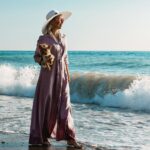 Elena Lenina Instagram - Кто не любит одиночества, не любит и свободы, подсказывал мудрый Шопенгауэр. И ещё, тоже его. Иметь в себе самом столько содержания, чтобы не нуждаться в обществе, есть уже потому большое счастье, что почти все наши страдания истекают из общества, и спокойствие духа, составляющее после здоровья самый существенный элемент нашего счастья, в каждом обществе подвергаются опасности, а потому и невозможно без известной меры одиночества.