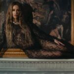 Eleni Foureira Instagram - Ο Apon, ο δημιουργός πολλών επιτυχιών και η Ελένη Φουρέιρα, η κορυφαία pop star που έχει ξεπεράσει τα σύνορα της χώρας, παρουσιάζουν το music video για το επιτυχημένο ντουέτο τους «Γδύσου», που κυκλοφορεί από την Panik Records. Το «Γδύσου» μεταφέρεται στις οθόνες μας μέσα από ένα κινηματογραφικό και ιδιαίτερης αισθητικής video, γεμάτο με σαγήνη και την «εκρηκτική» ενέργεια των δύο καλλιτεχνών. Τη σκηνοθεσία έκανε ο George Mpenioudakis.  Το «Γδύσου», που έγινε χρυσό σε ψηφιακές πωλήσεις σε σύντομο χρονικό διάστημα, καθώς και viral στα social media, είναι ένα σύγχρονο track με δυνατό beat, το οποίο αγάπησε αμέσως το κοινό. Μάλιστα, λίγο μετά την κυκλοφορία του, παρουσιάστηκε μέσα από ένα άκρως αισθησιακό act της Ελένης Φουρέιρα στο φετινό Madwalk, κερδίζοντας τις εντυπώσεις. Το track, που έγραψε ο Apon, σε παραγωγή του iamstrong, είναι το δεύτερο single από το επερχόμενο album του Apon, μετά το «Μόνη». #Panikrecords 🔥