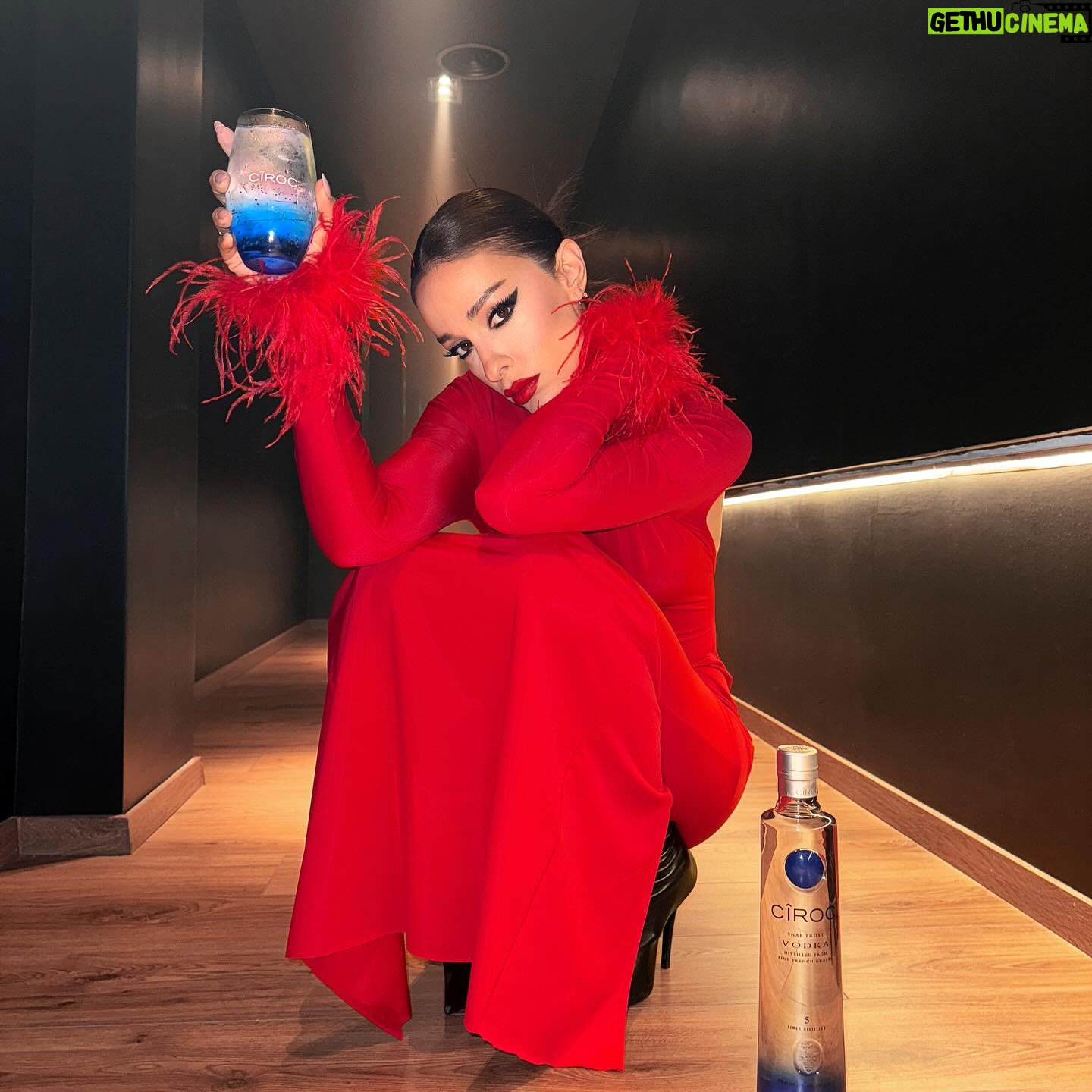 Eleni Foureira Instagram - Cheers to love. Let’s make our moments unforgettable with @cirocvodka ❤️