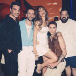 Eleni Foureira Instagram - Δεν έχω λόγια να περιγράψω τη χαρά μου. Νομίζω πως ακόμα τρέμω ή ονειρεύομαι ... Όταν ξεκινούσα πριν χρόνια την πορεία μου, δεν περνούσε καν από το μυαλό μου ότι θα καταφέρω να κατακτήσω έναν διαμαντένιο δίσκο. Αυτό φυσικά δεν θα γινόταν χωρίς εσάς όλους που με αγαπάτε και με στηρίζετε σε όλα μου τα βήματα και σας ευχαριστώ μέσα από τα βάθη της καρδιάς μου. Σας υπόσχομαι πως θα συνεχίσω να δουλεύω σκληρά για να μην σας απογοητεύσω και να καταφέρουμε μαζί να κατακτήσουμε ακόμα περισσότερες επιτυχίες. Και μην ξεχνάτε πως αυτό που ονειρεύεστε ακόμα και εάν δεν το πιστεύετε μπορεί να γίνει πραγματικότητα. Σας αγαπάω πολύ.🩷 ένα μεγάλο ευχαριστώ στον @simsirikisv έναν άνθρωπο που είναι πάντα δίπλα μου διακριτικά με υπομονή και κάνει την πιο σημαντική δουλειά στην καριέρα μου 🙏🏽 ένα τεράστιο ευχάριστω στην @nefelim.th για την Καλλιτεχνική Επιμέλεια αυτού του δίσκου ένα μεγάλο ευχαριστώ στους @panik_entertainment_group @g_arsenakos @liapap και στην αγαπημένη μου @cirocvodka που είναι πάντα δίπλα μου