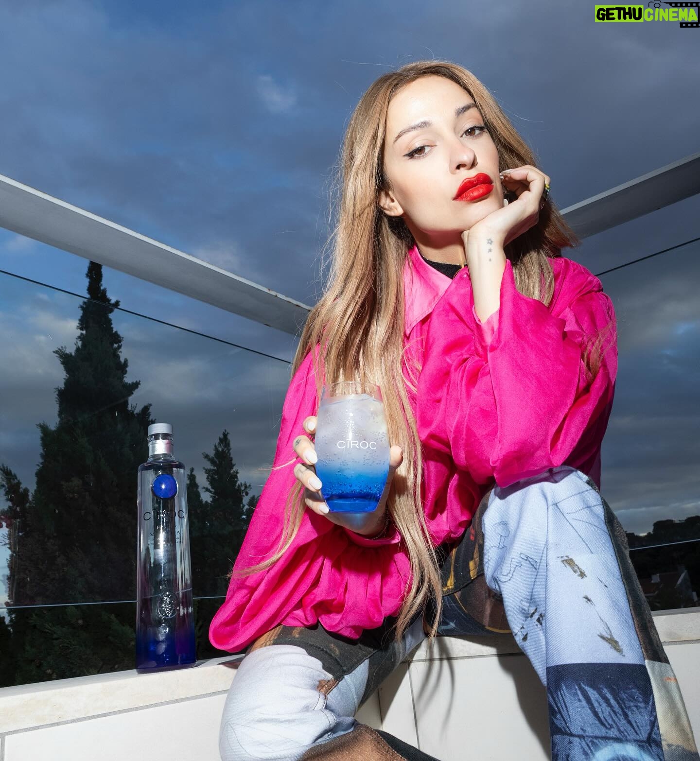 Eleni Foureira Instagram - Let’s celebrate with @cirocvodka! Cheers! #celebratewithciroc #celebratewitheleni #ciroc #cirocvodka #ad #enjoyresponsibly #pleasedonotforwardtominors @cirocvodka