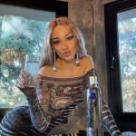 Eleni Foureira Instagram - Glammed up and ready to rock the weekend 🔵 @cirocvodka #celebratewithciroc #celebratewitheleni #cirocvodka #ad #pleasedonotforwardtominors #enjoyresponsibly