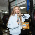 Eleni Foureira Instagram - #ad Boost your pre-workout energy with the new no added sugar Fitness bars! #Nestlefitness #FitnessBars #NoAddedSugarFitnessBar #Createdbyfitness @nestlefitnessgr
