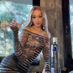 Eleni Foureira Instagram - Glammed up and ready to rock the weekend 🔵 @cirocvodka #celebratewithciroc #celebratewitheleni #cirocvodka #ad #pleasedonotforwardtominors #enjoyresponsibly