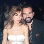 Eleni Foureira Instagram - Εάν με ρωτήσουν από τι φτιάχνεται ένα διαμάντι, τέσσερις λέξεις μου έρχονται στο μυαλό: αγάπη, ευγνωμοσύνη, περηφάνια και πίστη. Περηφάνια για μία τόσο σπουδαία στιγμή που έκανε στάση στο μουσικό μας ταξίδι! Ευγνωμοσύνη για όλο τον κόσμο που στηρίζει κάθε βήμα αυτής της διαδρομής! Πίστη ό ένας στον άλλον χωρίς να την χάνουμε ούτε λεπτό. Αγάπη για αυτό το κορίτσι @foureira που έγινε η πρώτη γυναίκα καλλιτέχνις από τη χώρα μας με διαμαντένιο digital album! Συνεχίζουμε δυνατά το μουσικό μας ταξίδι και να θυμάστε μπορεί ότι λάμπει να μην είναι χρυσός αλλά ότι λάμπει στην Panik Records είναι...διαμάντι 💎 #Panikrecords