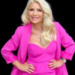 Eleni Menegaki Instagram - Feeling rosy! #eleni Σακάκι & φόρεμα #atheneeofficial #elenioutfit #outfit #stylefashion #ToMegaToKalo